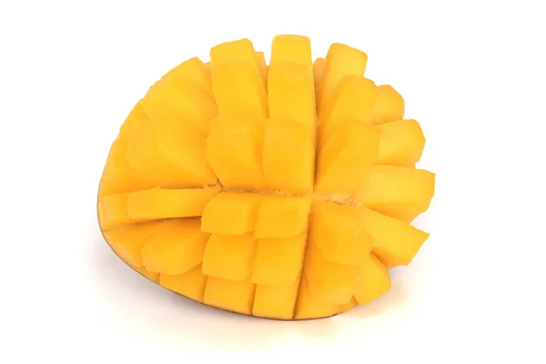 Mango meyve yarısı beyaz arka plan yakın çekim izole — Stok fotoğraf