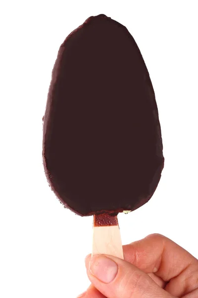 Helado con chocolate en mano aislado sobre fondo blanco — Foto de Stock