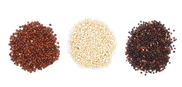 Beyaz arka plan üzerinde izole kırmızı siyah beyaz quinoa ve chia tohum. Üstten Görünüm — Stok fotoğraf