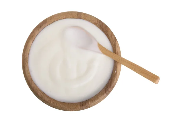 Yogurt in una ciotola di legno isolato su sfondo bianco vista dall'alto — Foto Stock