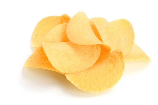 Grămadă de chipsuri de cartofi pe fundal alb close-up — Fotografie, imagine de stoc