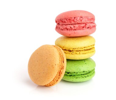 Beyaz arka plan closeup izole renkli macarons