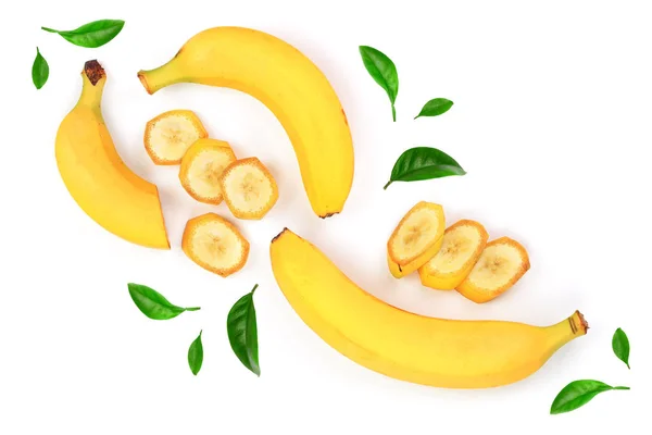 Bananas inteiras e fatiadas isoladas em fundo branco. Vista superior. Depósito plano — Fotografia de Stock