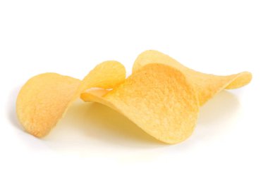 Beyaz arka plan yakın çekim üzerinde üç patates cipsi