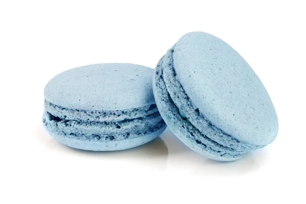 Macaroon azul isolado no fundo branco close-up — Fotografia de Stock