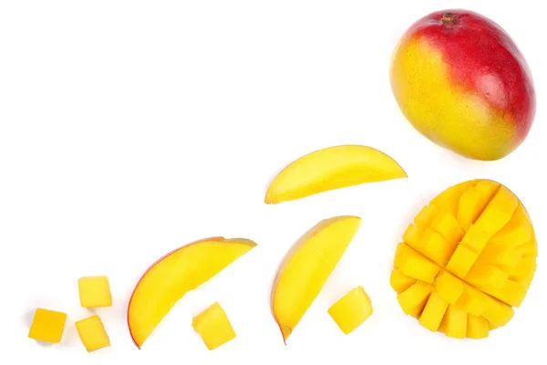 Owoce mango, a połowa na białym tle na białym tle z miejsca kopiowania tekstu. Widok z góry. Leżał z płaskim — Zdjęcie stockowe