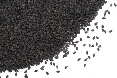 Beyaz arka plan üzerinde üstten görünüm izole metniniz için kopya alanı siyah susam