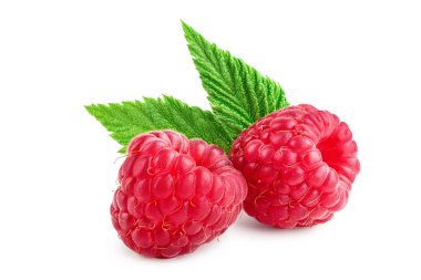 Olgun ahududu yapraklı beyaz arka planda izole