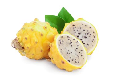 Olgun Ejder meyvesi, Pitaya veya Pitahaya sarısı beyaz arka planda izole edilmiş, meyve sağlıklı konsept