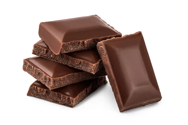Pequeñas piezas de chocolate negro aisladas sobre fondo blanco con camino de recorte — Foto de Stock