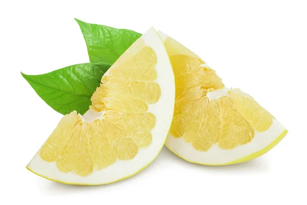 Fatia de pomelo com folha isolada sobre fundo branco — Fotografia de Stock