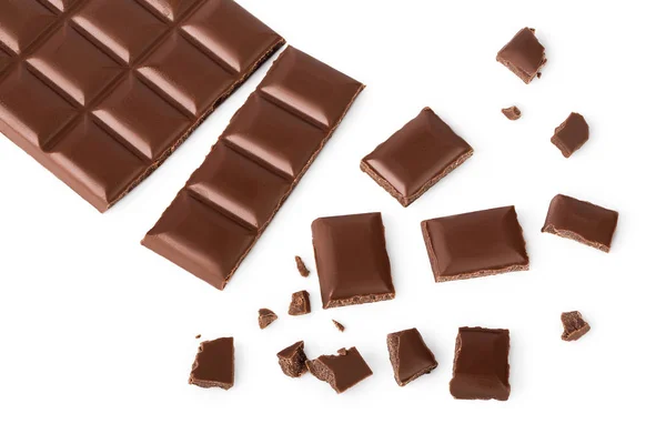 Ραγισμένη σοκολάτα που απομονώνεται σε λευκό φόντο με μονοπάτι κοπής. . Στο πάνω μέρος. Επίπεδη. — Φωτογραφία Αρχείου