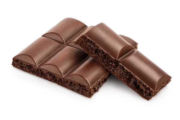Pequenas peças de chocolate escuro isoladas no fundo branco com caminho de recorte — Fotografia de Stock