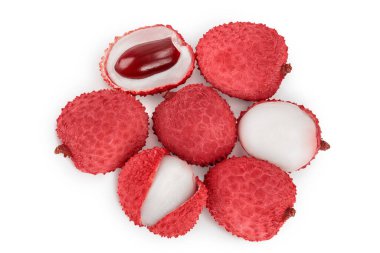 Lychee meyvesi beyaz arka planda izole edilmiş, kırpma yolu ve tam derinlikte bir alan. Üst Manzara. Düz yatıyordu