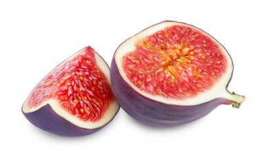 Taze incir dilimleri beyaz arka planda izole edilmiş meyveler