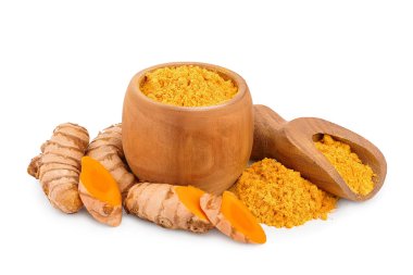 beyaz arka plan üzerinde izole zerdeçal kökü ve toz yakın