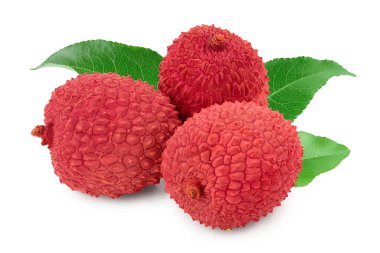 Kırpma yolu ve tam derinlik ile beyaz arkaplan üzerinde yaprakları izole liçi meyvesi