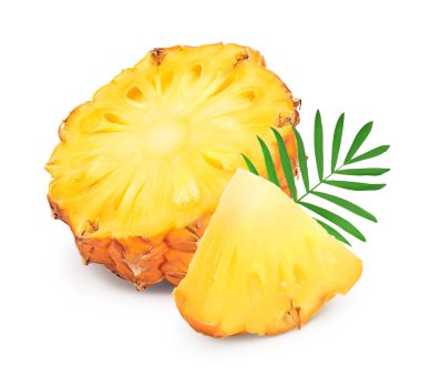 ananas yarısı ve kesme yolu ve tam derinlik ile beyaz arkaplan izole dilim