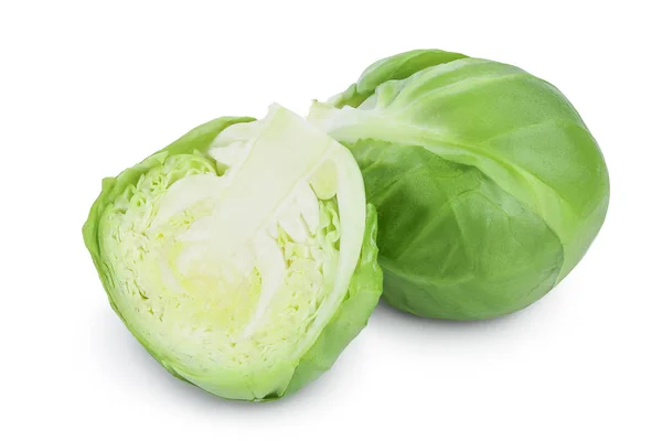 Rosenkohl halb isoliert auf weißem Hintergrund mit Schnittpfad und voller Schärfentiefe — Stockfoto