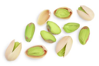 Antep fıstığı, kırpma yolu ve tam derinlikteki beyaz arka planda izole edilmiş. Üst Manzara. Düz yatıyordu