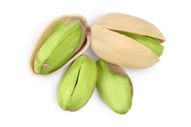 Antep fıstığı, kırpma yolu ve tam derinlikteki beyaz arka planda izole edilmiş. Üst Manzara. Düz yatıyordu