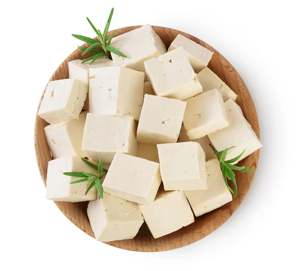 Tofu ost i trä skål isolerad på vit bakgrund med klippning väg och full skärpedjup, Ovanifrån. Platt äggläggning — Stockfoto