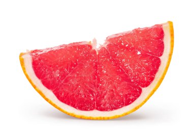 Beyaz arka planda izole edilmiş greyfurt dilimi. Kırpma yolu ve tam derinlikteki alanla