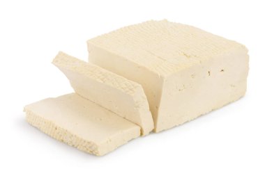 Tofu peyniri kırpma yolu ve tam derinlikteki alan ile beyaz arkaplanda izole edildi,