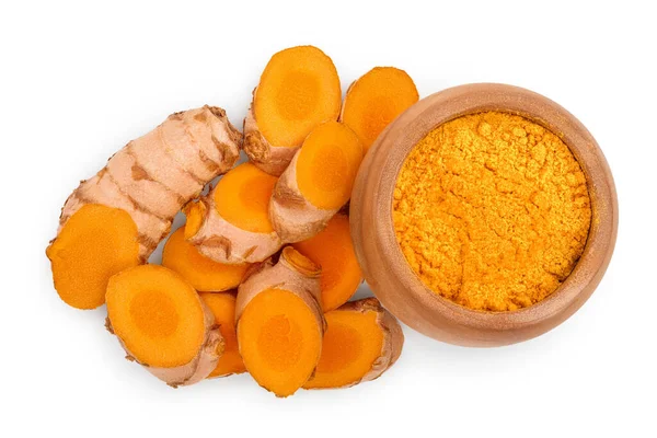 Pulbere de turmeric și rădăcină de turmeric izolate pe fundal alb. Privire de sus. Plat lay — Fotografie, imagine de stoc