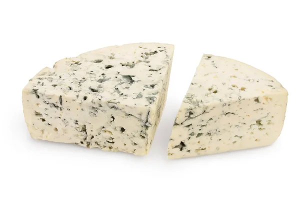 Formaggio blu isolato su fondo bianco con percorso di ritaglio e piena profondità di campo. — Foto Stock