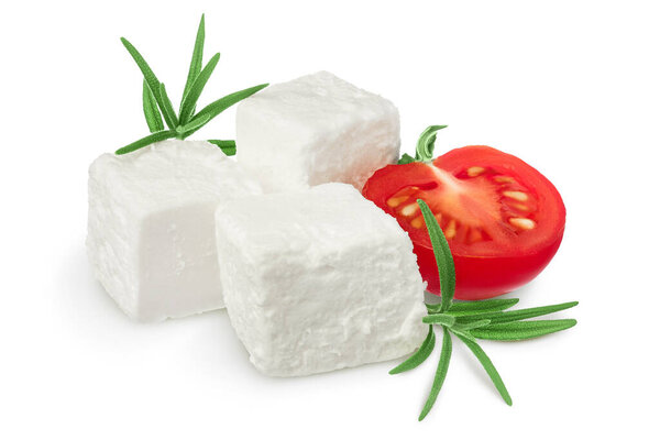 Фета-сыр изолирован на белом фоне. С траекторией стрижки и полной глубиной поля