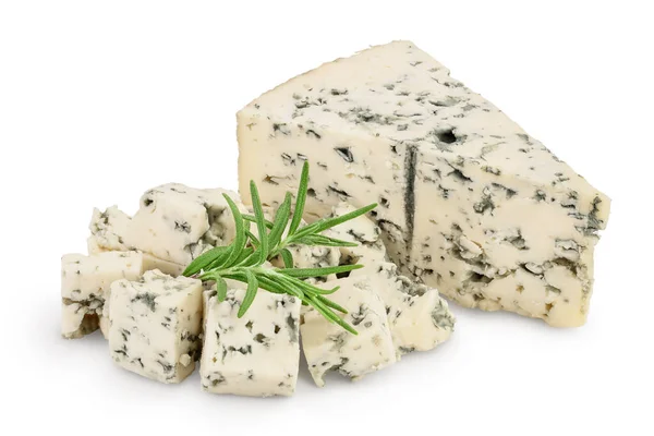Modrý sýr s rozmarýnem izolovaný na bílém pozadí s odstřihovací pěšinou a plnou hloubkou pole. — Stock fotografie
