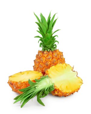 ananas ve yarım yalıtılmış beyaz arkaplan kırpma yolu ve tam derinlik