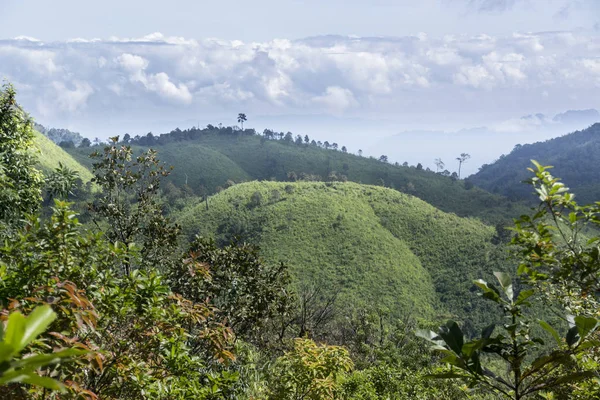 カオ ・ チャン Puak 山、カンチャナブリ、タイ — ストック写真