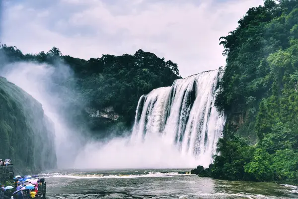 Bella Cascata Montagna — Foto Stock