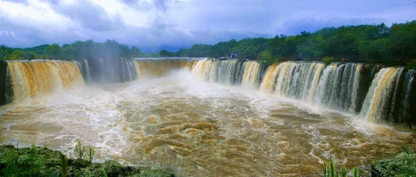 Bella Cascata Montagna — Foto Stock