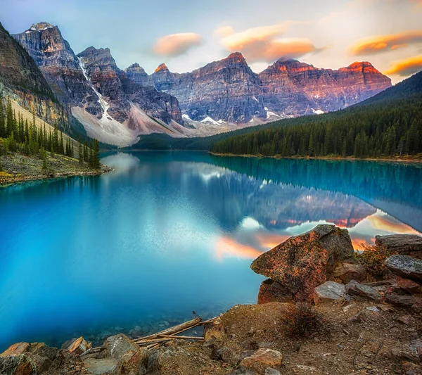 Belo Lago Nas Montanhas Das Dolomitas — Fotografia de Stock