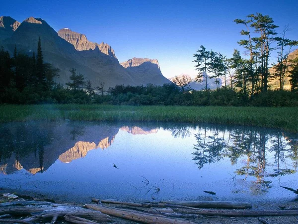 Hermoso Paisaje Del Lago Las Montañas —  Fotos de Stock