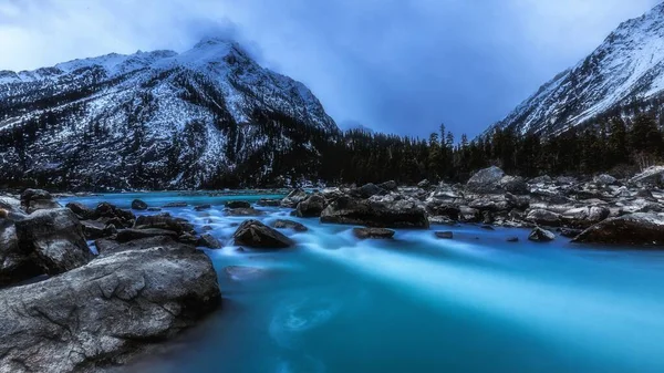 Bela Paisagem Lago Nas Montanhas — Fotografia de Stock