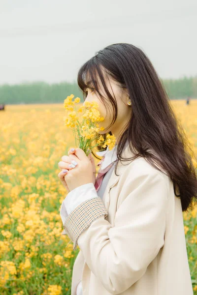 beautiful young woman with yellow hair in a field of sunflowers