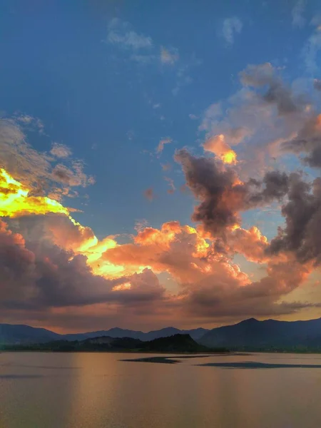 stock image beautiful sunset over the lake