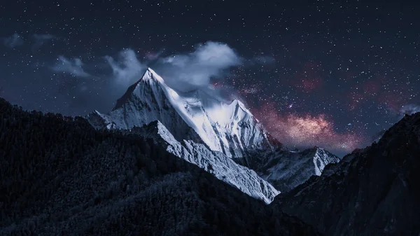 美丽的雪山风景 — 图库照片