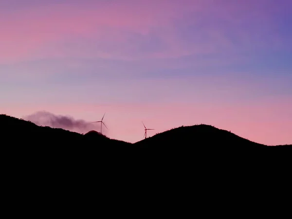 美丽的落日掠过群山 — 图库照片