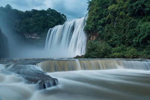 Cascata Nella Foresta — Foto Stock