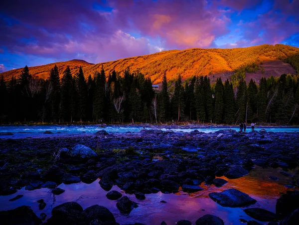 Bela Paisagem Com Lago Nas Montanhas — Fotografia de Stock