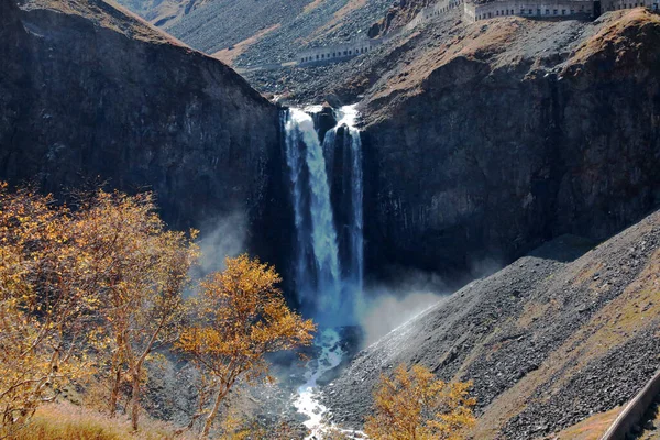 Bella Cascata Montagna — Foto Stock