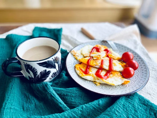 Breakfast Fresh Strawberries Blueberries Coffee White Wooden Background — Stock Photo, Image