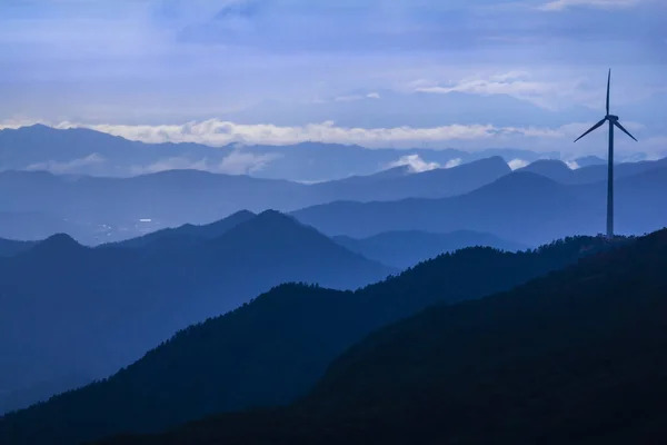 有山脉的美丽风景 — 图库照片