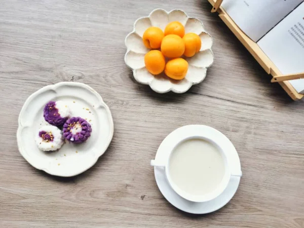 Cup Tea Marshmallows Wooden Table — Stock Photo, Image