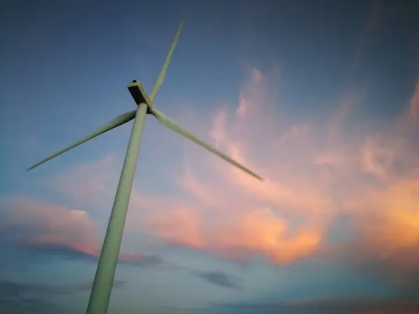 空中的风力涡轮机 — 图库照片